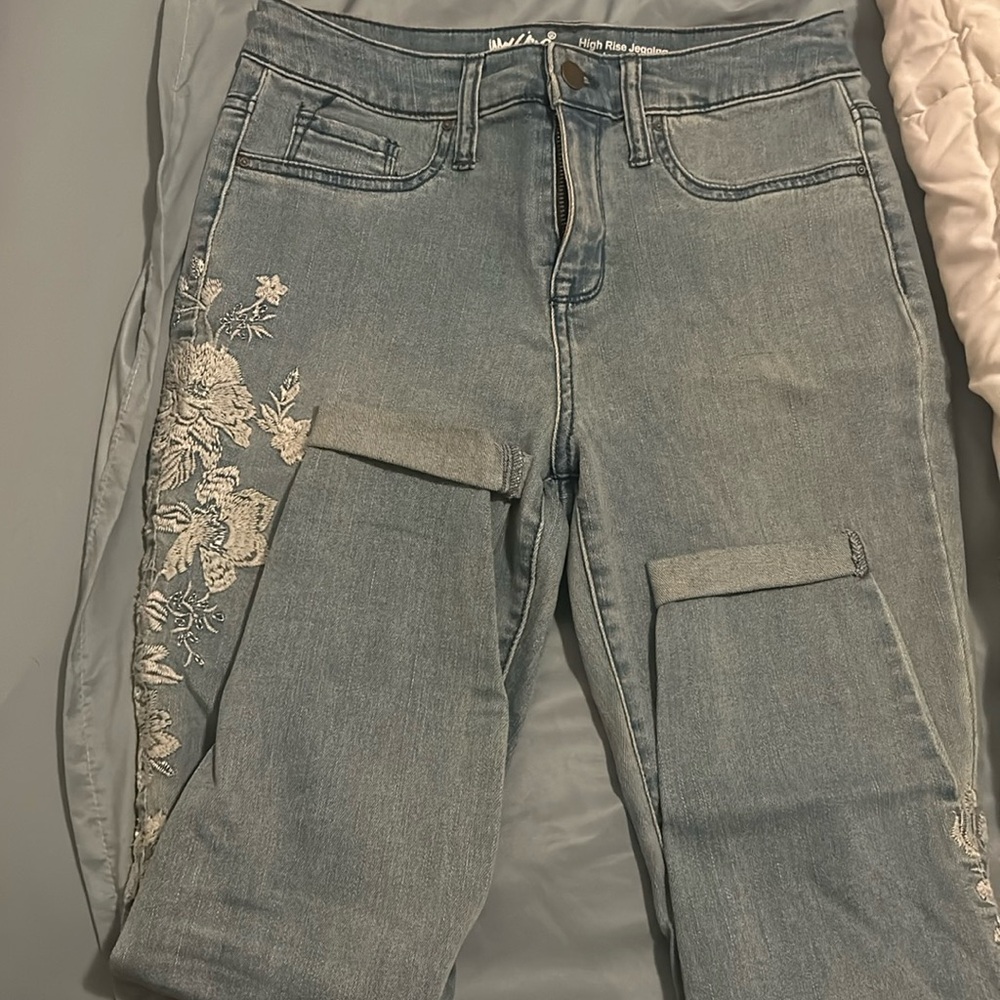 Light wash Embroidered High Rise Jegging